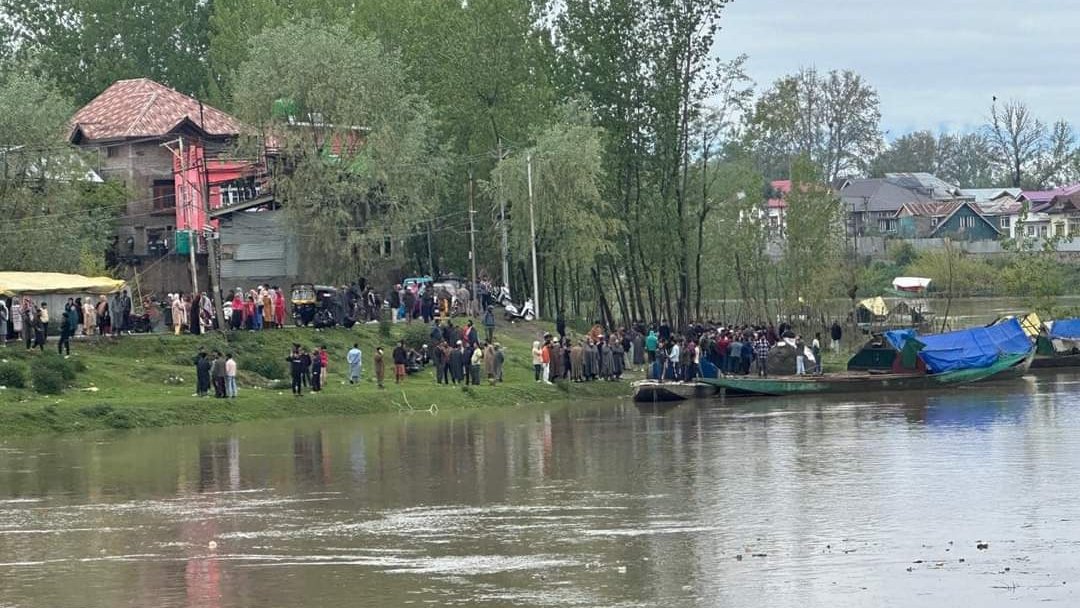 Srinagar Boat Tragedy: Minor boy's body retrieved after 11 days ...